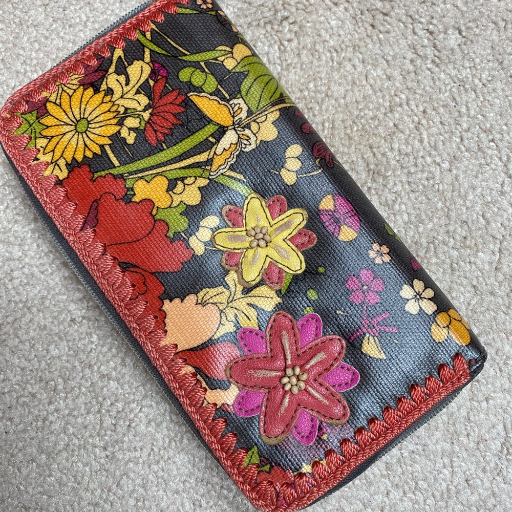 ❤️SOLD❤️Sakroots” zipper closure wallet 8X4” EUC
